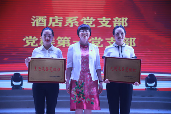 我院举行庆祝中国共产党成立100周年表彰大会暨文艺汇演 